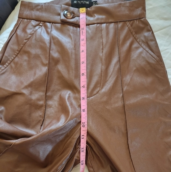 PRETTYLITTLETHING Chocolate Faux Leather Pintuck Detail Straight Leg Pants sz 00 - Picture 7 of 9